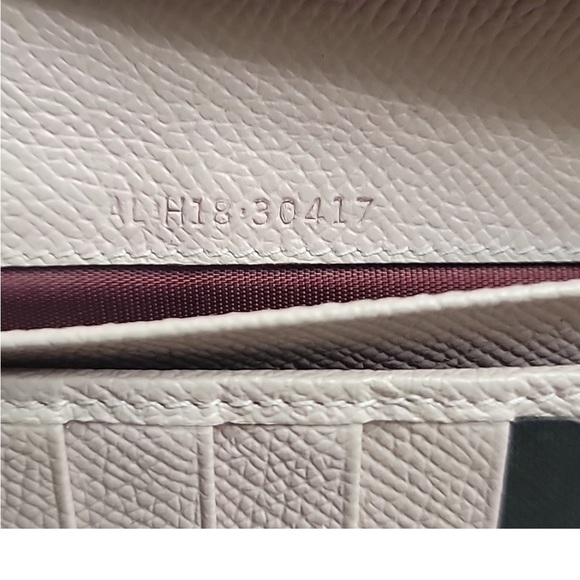 BULGARI Bifold Long Wallet Pink Leather.       Size: H 3.93" x W 7.48" x D 0.78" - Picture 4 of 11